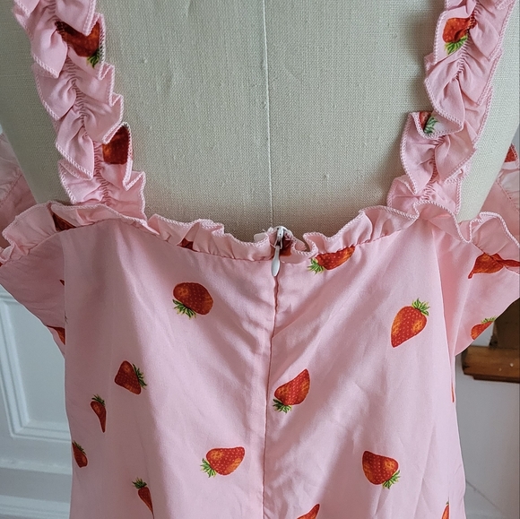 ⭕️SOLD⭕️SHEIN Sleeveless Strawberry Print Dress Pink Plus Size 1XL - Picture 4 of 8